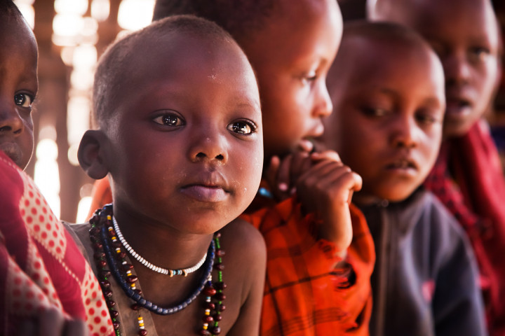 Massaianska barn i närbild, Tanzania.