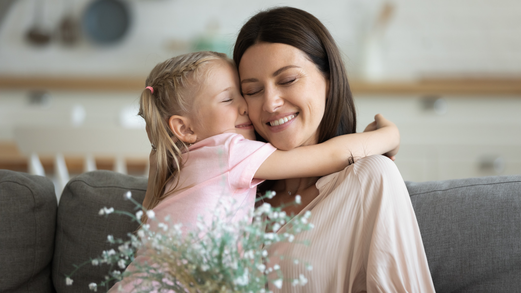 Leendes dotter kramar leendes mamma.