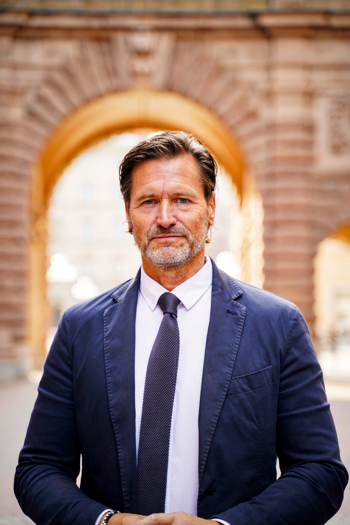 Martin Melin presenterar regeringens förslag om betald polisutbildning