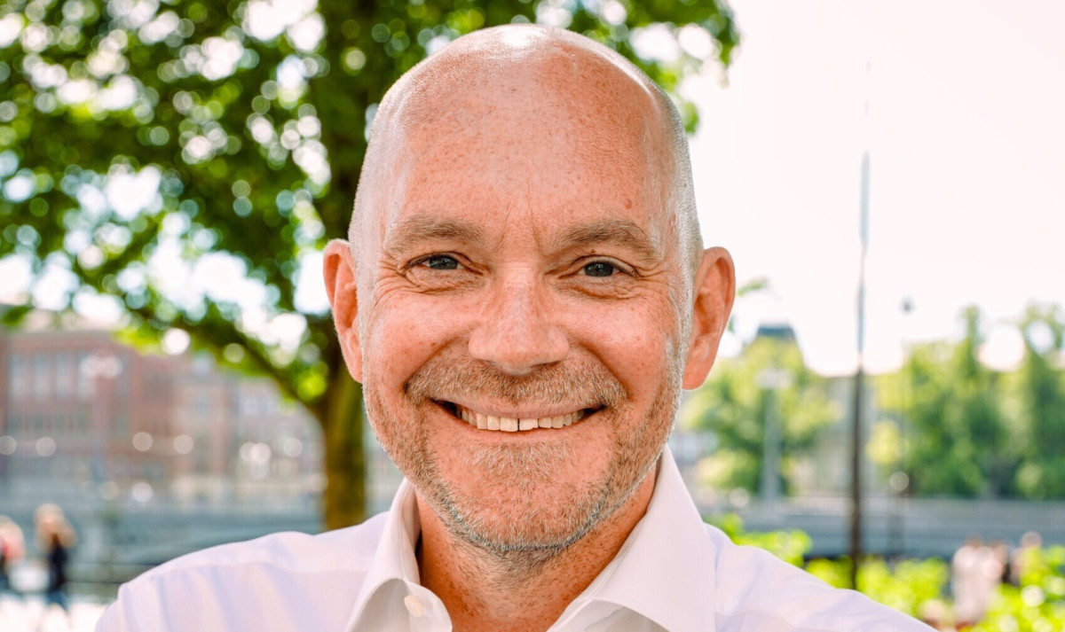Bild på Johan Brits. Liberalerna vill se ett skattefritt ISK-sparande upp till 500.000 kronor