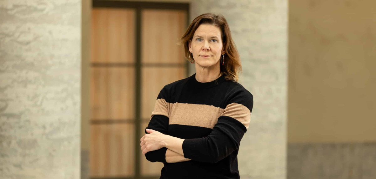 Jämställdhetsminister Nina Larsson presenterar regeringens nya strategi för mäns våld mot kvinnor